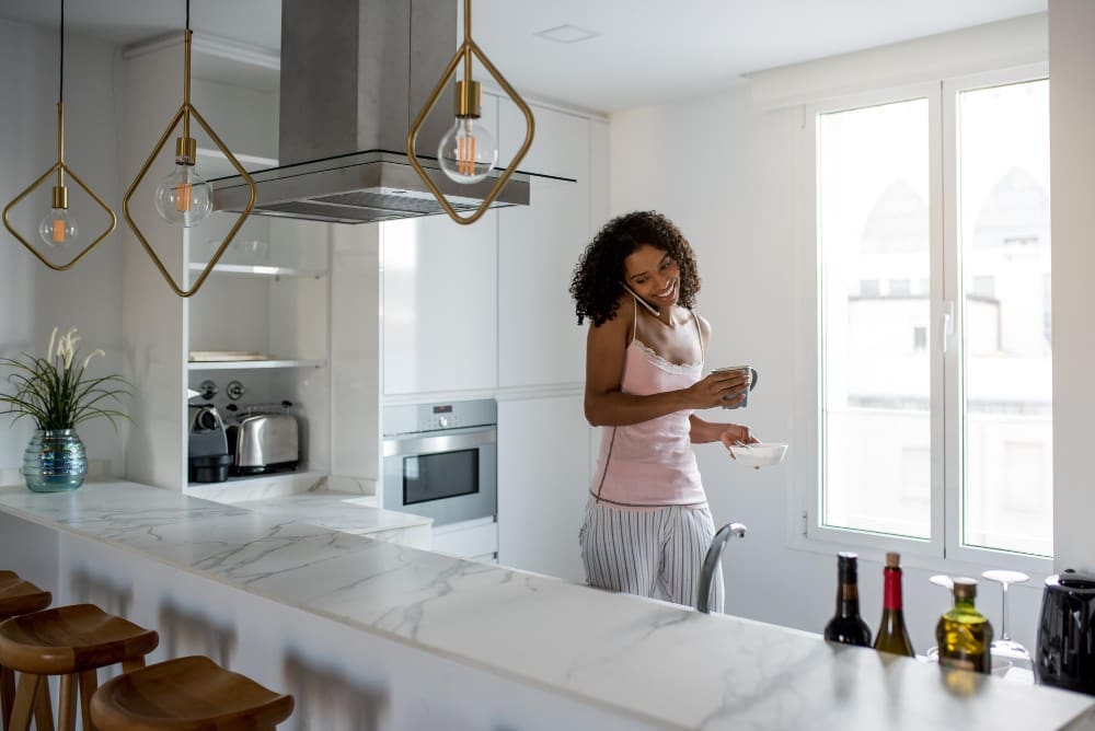 Expansive Eat-In Kitchens